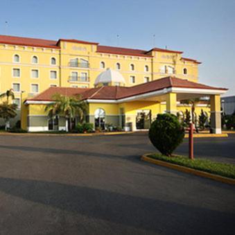 فندق فييستا إن نويفو لاريدو المظهر الخارجي الصورة